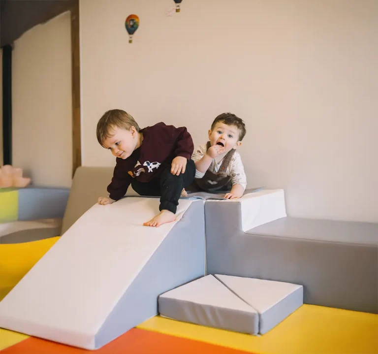 espace de motricité libre pour les enfants à la crèche de Merlevenez