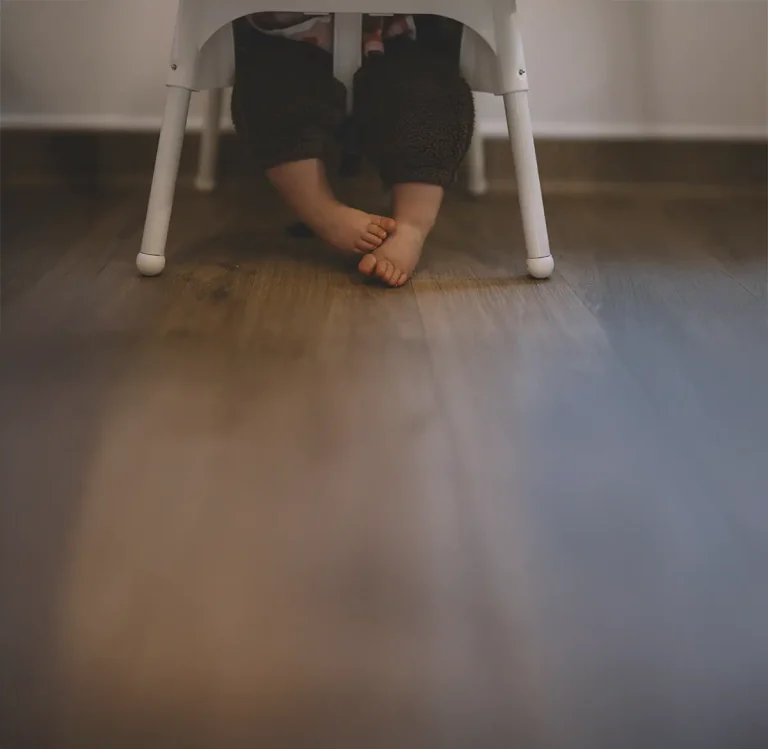 moment calme dans le quotidien d’un enfant à la crèche